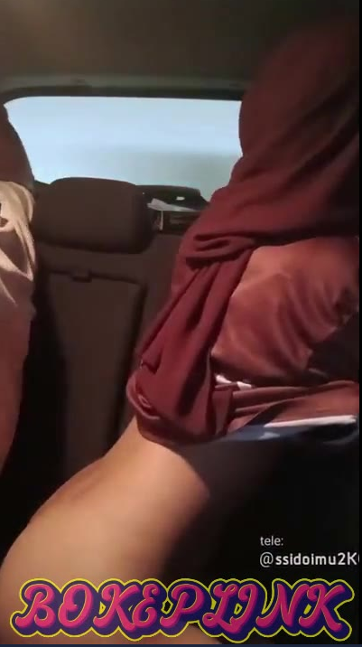 Ukhti Cantik Gakuat Horny Ngewe Dalam Mobil