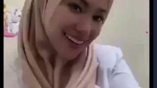 Bokep Indo Ibu Dokter Cantik Keenakan Dientot